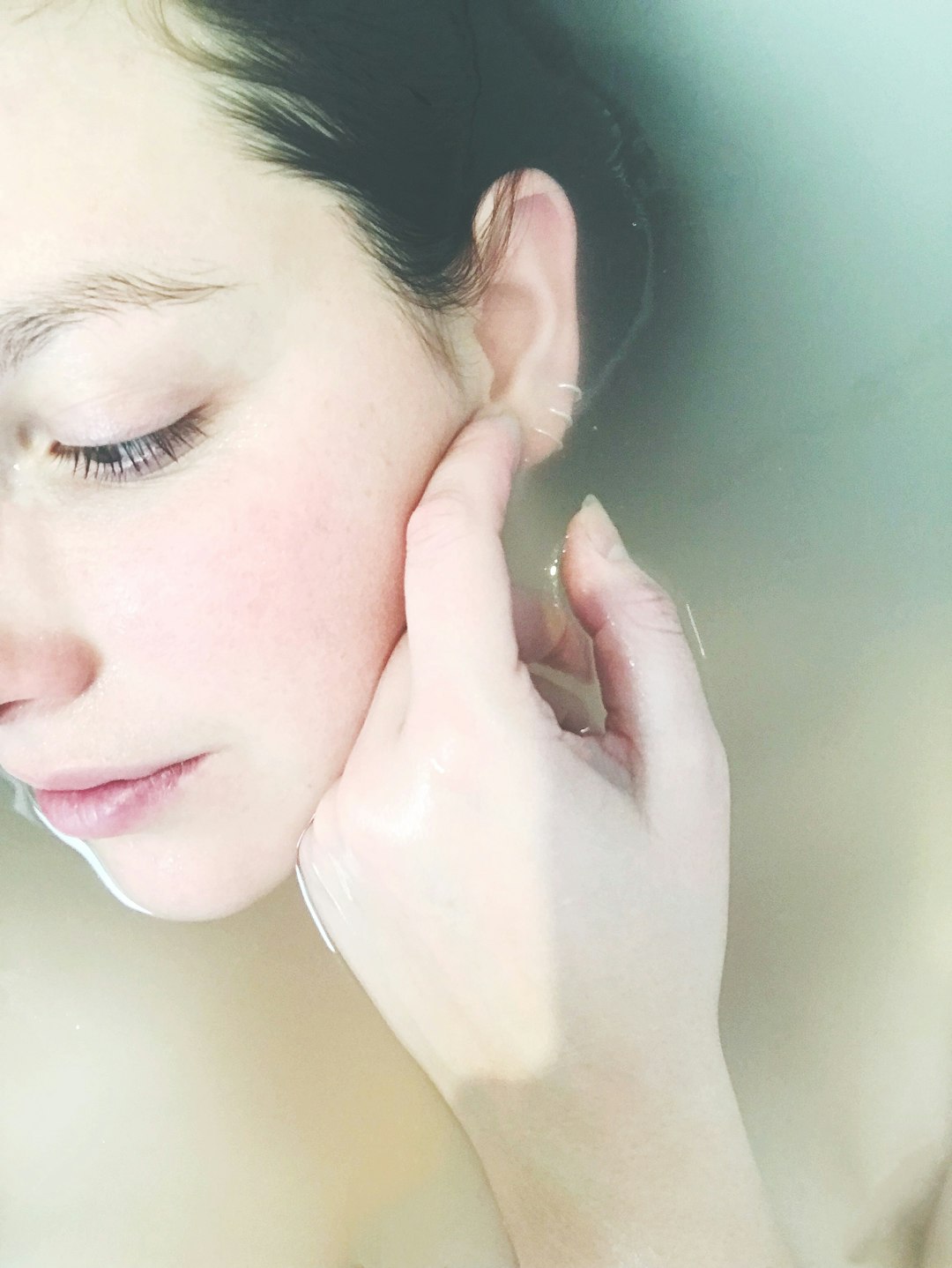 Guide: Enhancing Beauty with Effective Skin Peeling Solutions